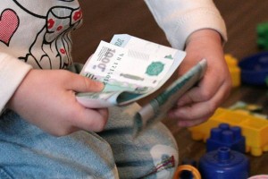 В Астрахани горе-родители заплатили около одного миллиона рублей своим детям