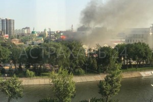 В центре Астрахани у Татар-Базара крупный пожар Подробности