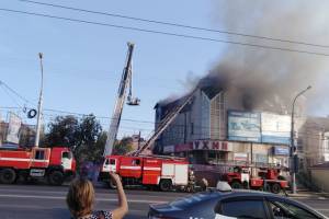 &#171;Дома все в дыму&#187;: подробности сильного пожара в центре Астрахани