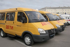 В Астраханскую область поступят новые школьные автобусы и машины скорой помощи
