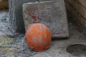 В Астрахани возбуждено уголовное дело по факту гибели рабочего на территории стройки