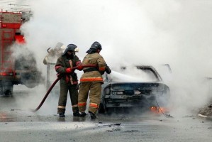 В Астраханской области горели автомобиль с прицепом, дачный дом и камыш