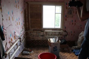 В Астраханской области четыре семьи необоснованно оставили жить в аварийном жилье