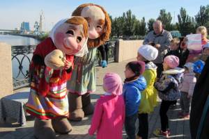 По астраханской набережной пройдет кукольное шествие