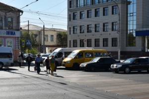 В Астрахани водителей и пешеходов ждет сюрприз на оживленном участке у рынка