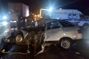 На трассе Волгоград – Астрахань в аварии между грузовиком и легковушкой погибли три человека