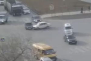 ДТП на перекрёстке Н. Островского — Боевая (видео)