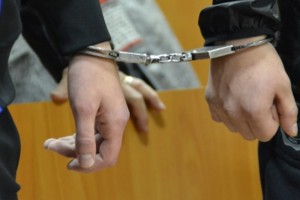 В Астрахани двое ранее судимых мужчин похитили у отца приятеля имущество почти на 60 тысяч