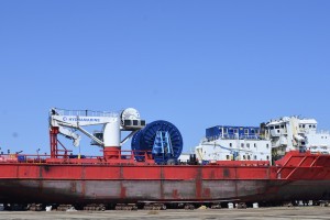 Астраханский судозавод завершил ремонт английского кабелеукладчика и российского сухогруза