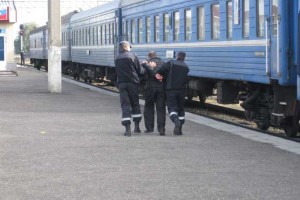 В Астраханской области с поезда снят иностранец, разыскиваемый московской полицией