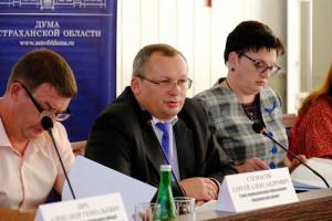 Игорь Мартынов представил законопроекты, сохраняющие региональные льготы будущим пенсионерам