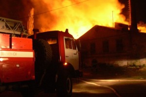 Ночью в Астрахани из огня вывели 9 человек