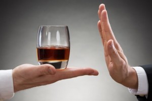 Почти половина россиян полностью отказалась от алкоголя