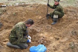 Астраханские поисковики нашли на раскопках в Калмыкии останки двух солдат