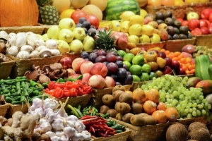 Запрет на ввоз овощей и фруктов позволит регионам развивать свои торговые сети - глава комитета Госдумы