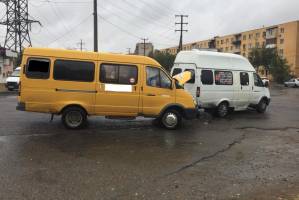 В Астрахани «Газель» врезалась в маршрутку с пассажирами: пострадала школьница