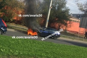 В Астрахани на ул Николая Островского вспыхнула машина