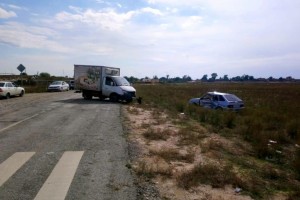 На астраханской трассе в ДТП с участием грузовика пострадала семья