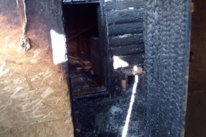 В Астрахани из-за курильщика и неисправности печи загорелись дом и баня