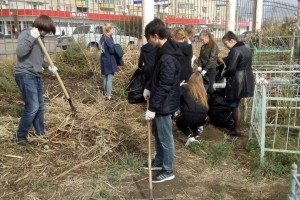 Астраханские поисковики провели уборку  на Старом кладбище