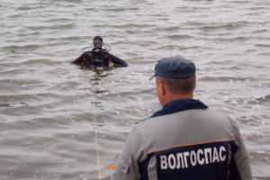 Тело мужчины достали из воды в Астраханской области