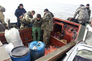 Астраханские пограничники при поддержке авиации задержали на Каспии жителей Дагестана