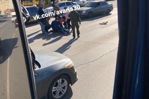 В Астрахани на улице Боевой 17-летняя девушка попала под колёса «Приоры»