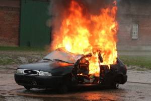 Астраханка едва заживо не сгорела в своей машине