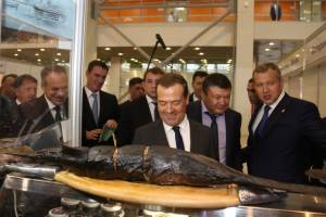Дмитрий Медведев оценил продукцию астраханских аграриев