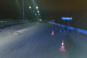 Под Астраханью водитель мотоцикла врезался в отбойник, пассажир в коме