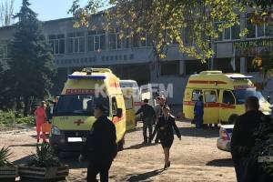 При взрыве в колледже в Керчи погибли 10 человек: много пострадавших
