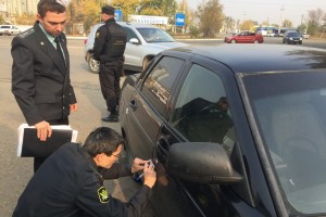 Астраханским автолюбителям пришлось отдать 100 тысяч рублей, чтобы у них не отобрали машины