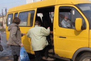 В Астрахани в результате резкого торможения маршрутки пострадала женщина