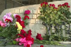 Астраханцы на Кировском рынке почтили память погибших в Керчи