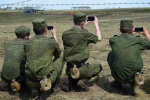 Российских военных будут увольнять за фото и видео в социальных сетях