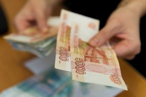 Минимальный размер оплаты труда россиян будет повышаться каждый год