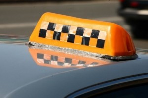 В Астраханской области таксист украл у несовершеннолетней пассажирки деньги с карты