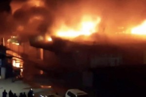 По факту пожара на рынке в Ахтубинске назначена экспертиза