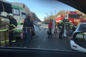 В Астрахани в аварии между маршруткой и иномаркой пострадали пять человек