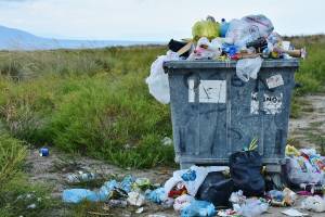 Астраханцы в массовом порядке жалуются на ненадлежащий вывоз мусора