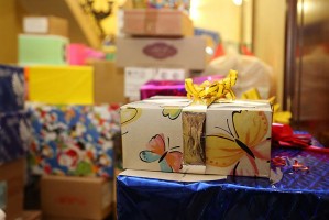 В Астрахани открыт пункт приёма новогодних подарков для детей Донецкой и Луганской областей