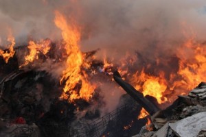 В Астрахани на ул Звёздной загорелся строительный мусор