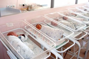 В роддомах Астрахани снова будет доступна  регистрация новорождённых