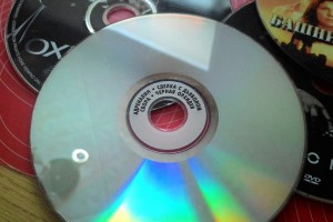 Астраханке грозит колония за продажу дисков с фильмами