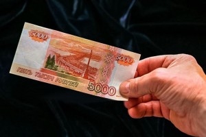 В Астрахани за размен поддельной пятитысячной купюры осудили местного жителя