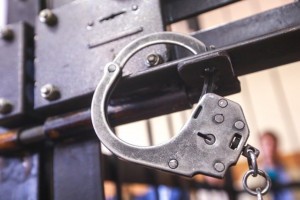 В Астрахани заключённый напал на сотрудника колонии №8 во время обыска