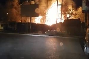 В Сети появилось видео сильного пожара в Астрахани