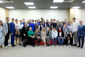 Председатель Астраханской облдумы пожелал студентам не давать пустых обещаний в будущем