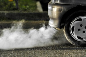 В Астрахани двоих водителей оштрафовали за выхлопные газы