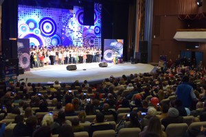 На открытии школьной Лиги КВН в Астрахани выступили 25 команд